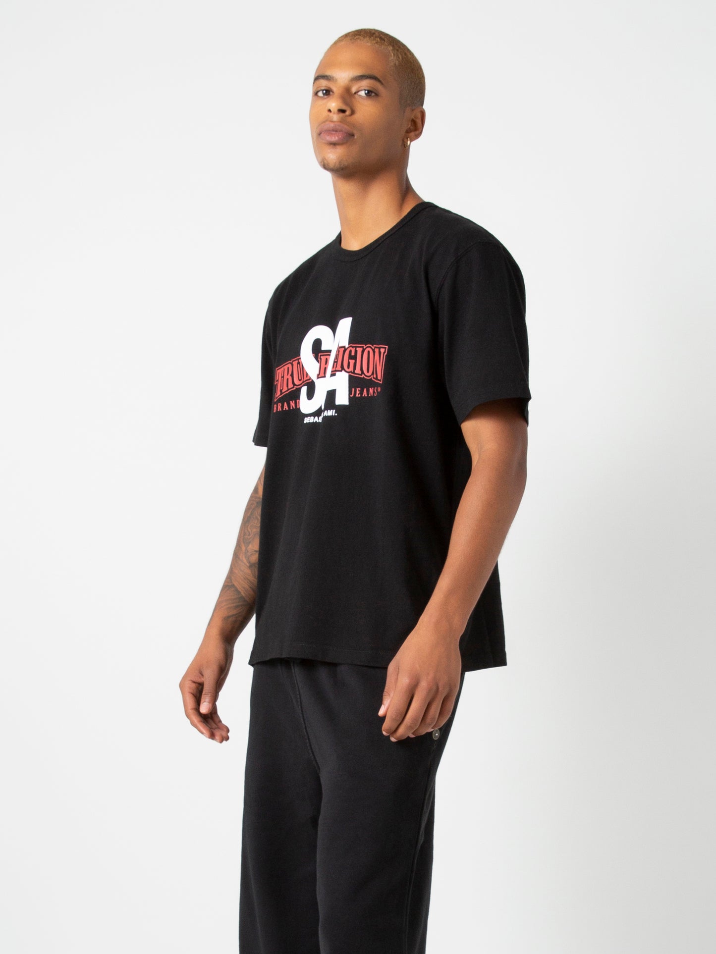 SATR COLLAB T-SHIRT : BLACK