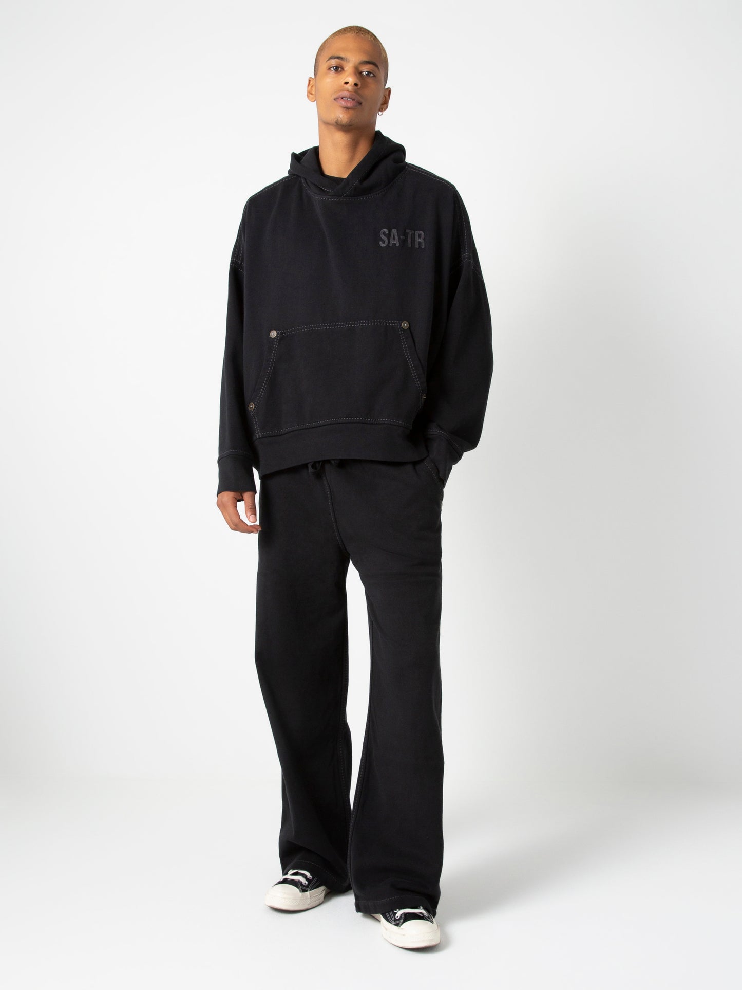 SATR LOGO HOODIE : BLACK