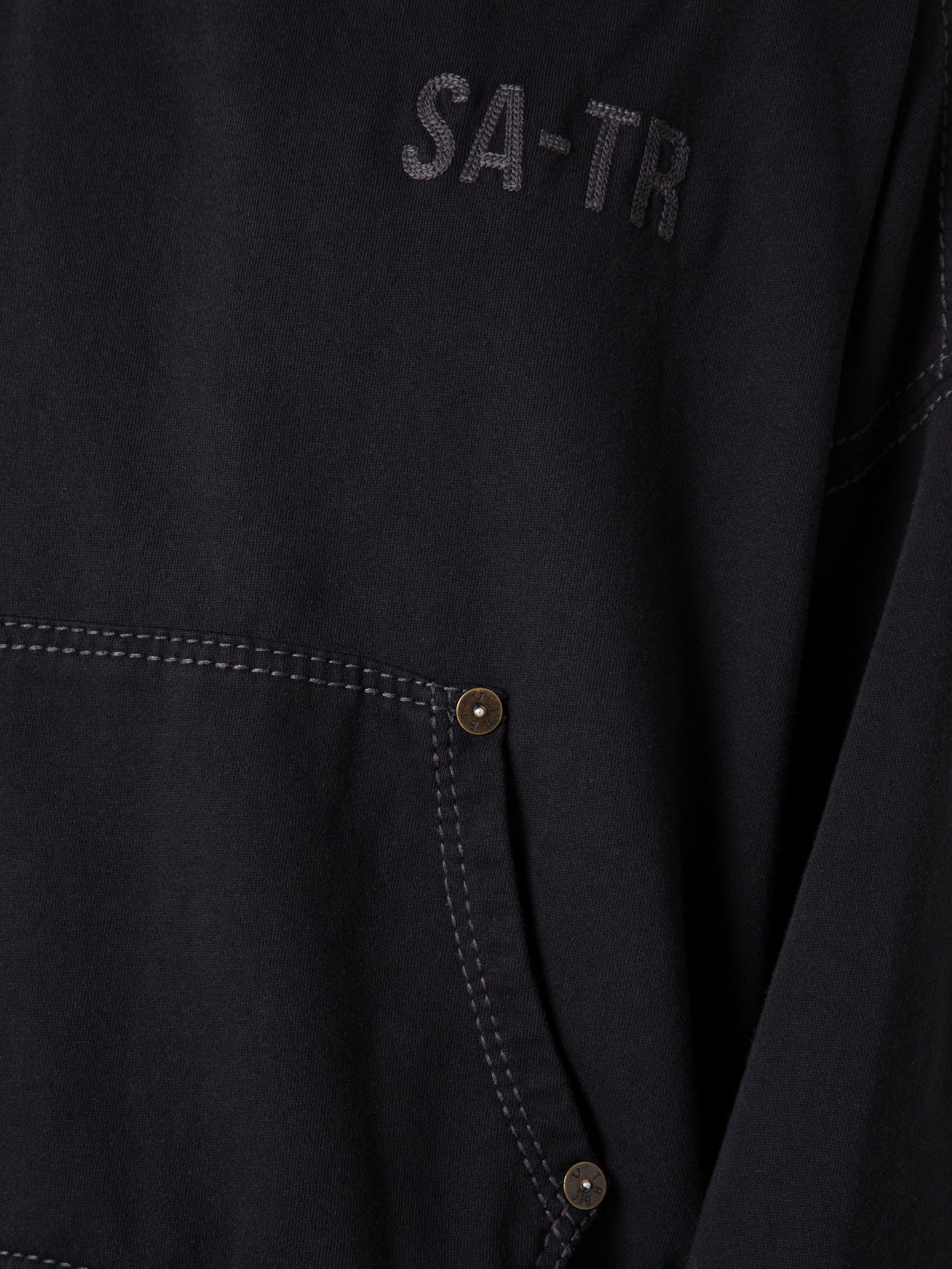 SATR LOGO HOODIE : BLACK