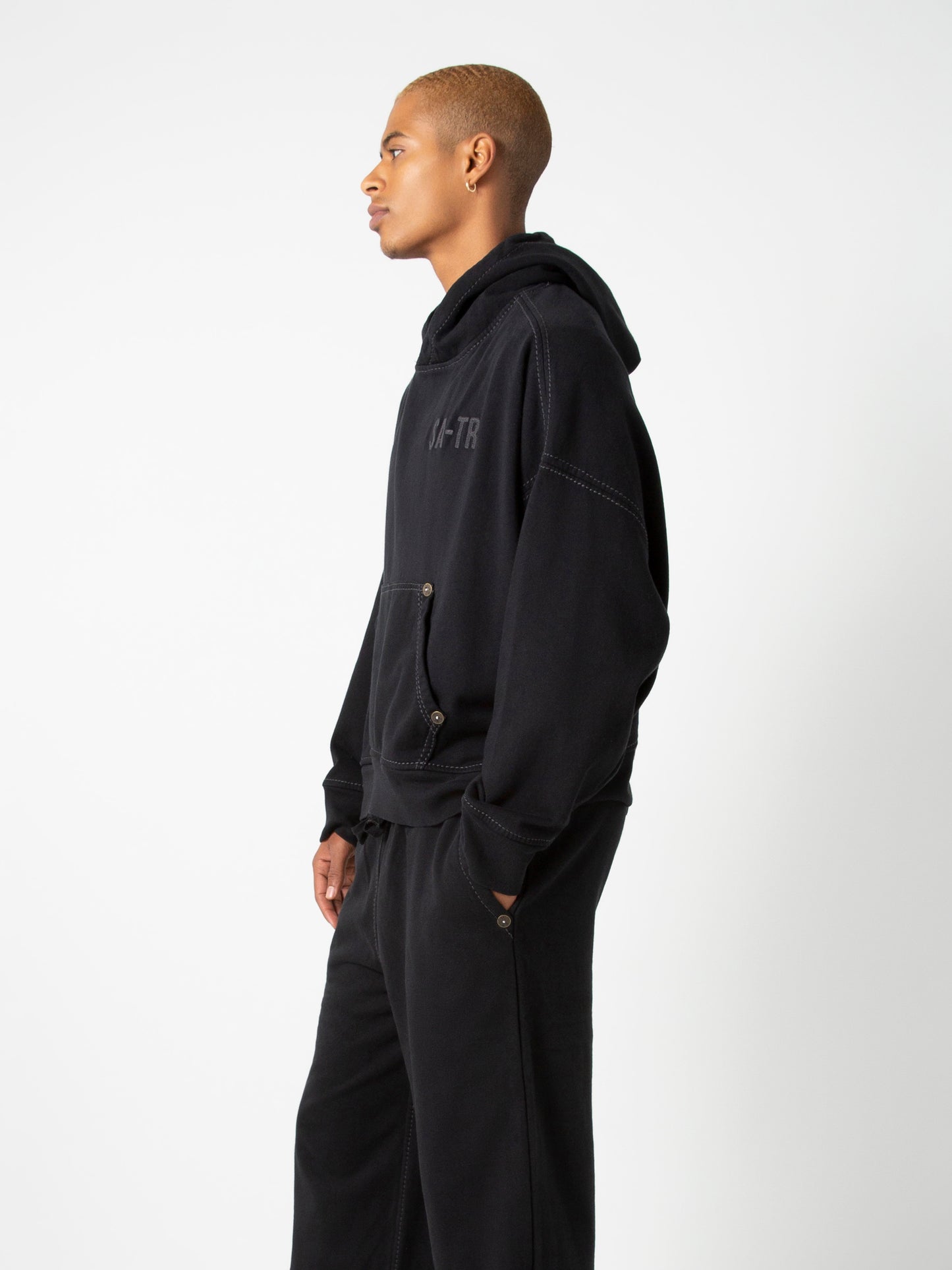 SATR LOGO HOODIE : BLACK