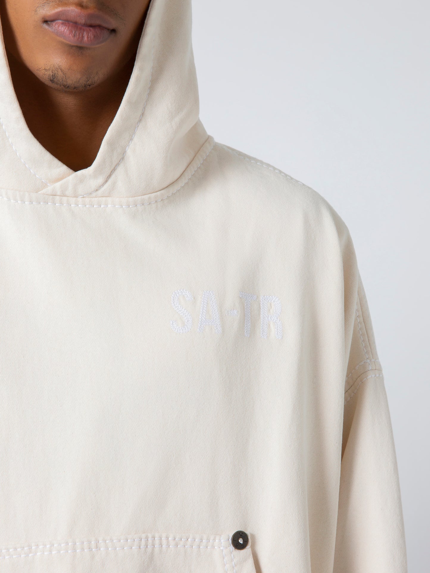 SATR LOGO HOODIE : OFF-WHITE