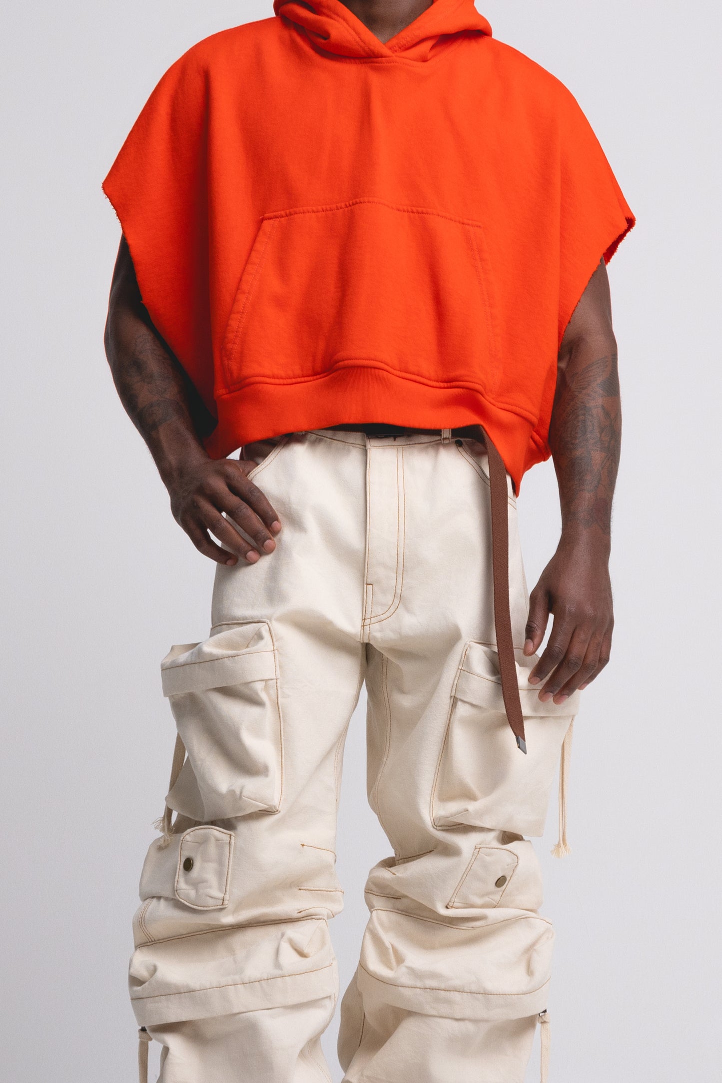 SLEEVELESS CROPPED PULLOVER HOODIE : BO