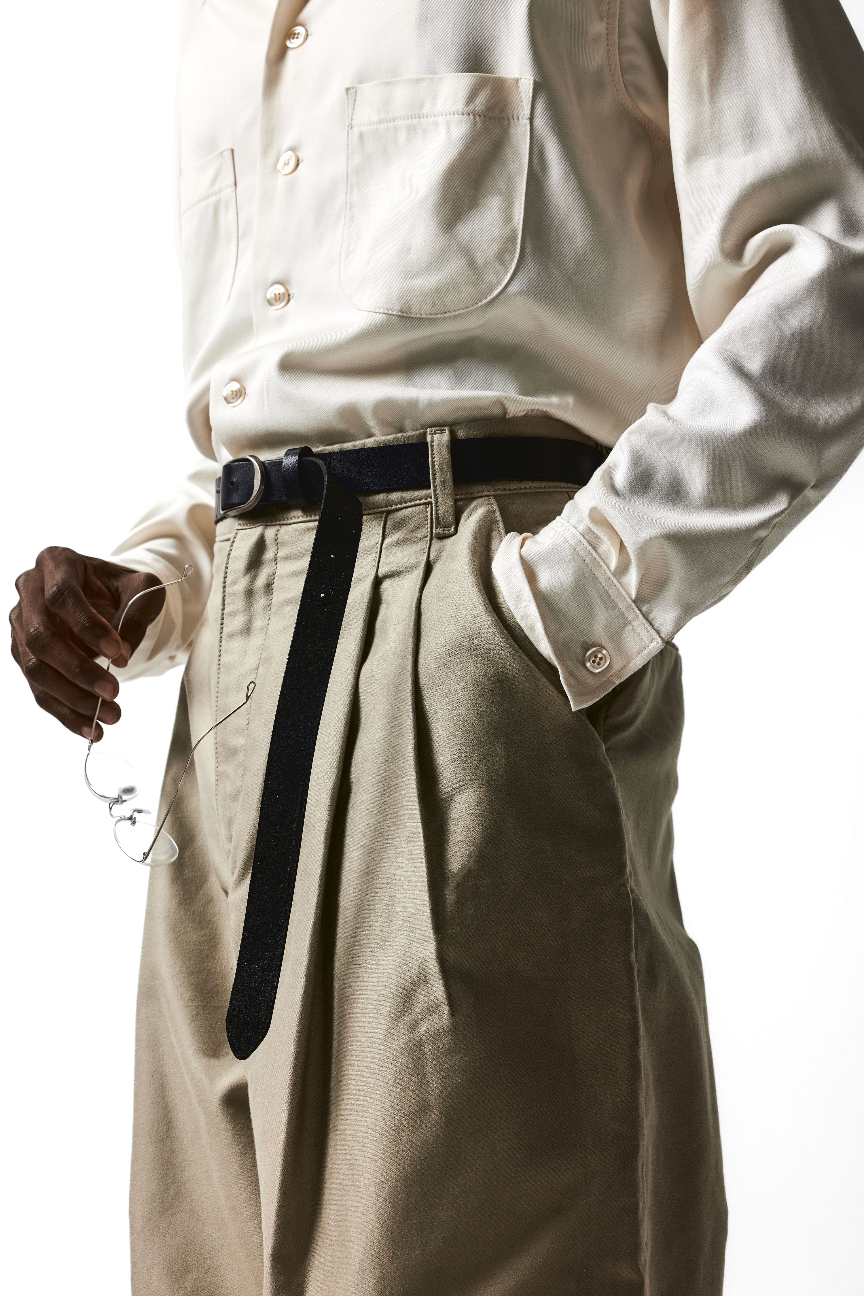 PLEATED CHORE TROUSERS : OFF-CREAM