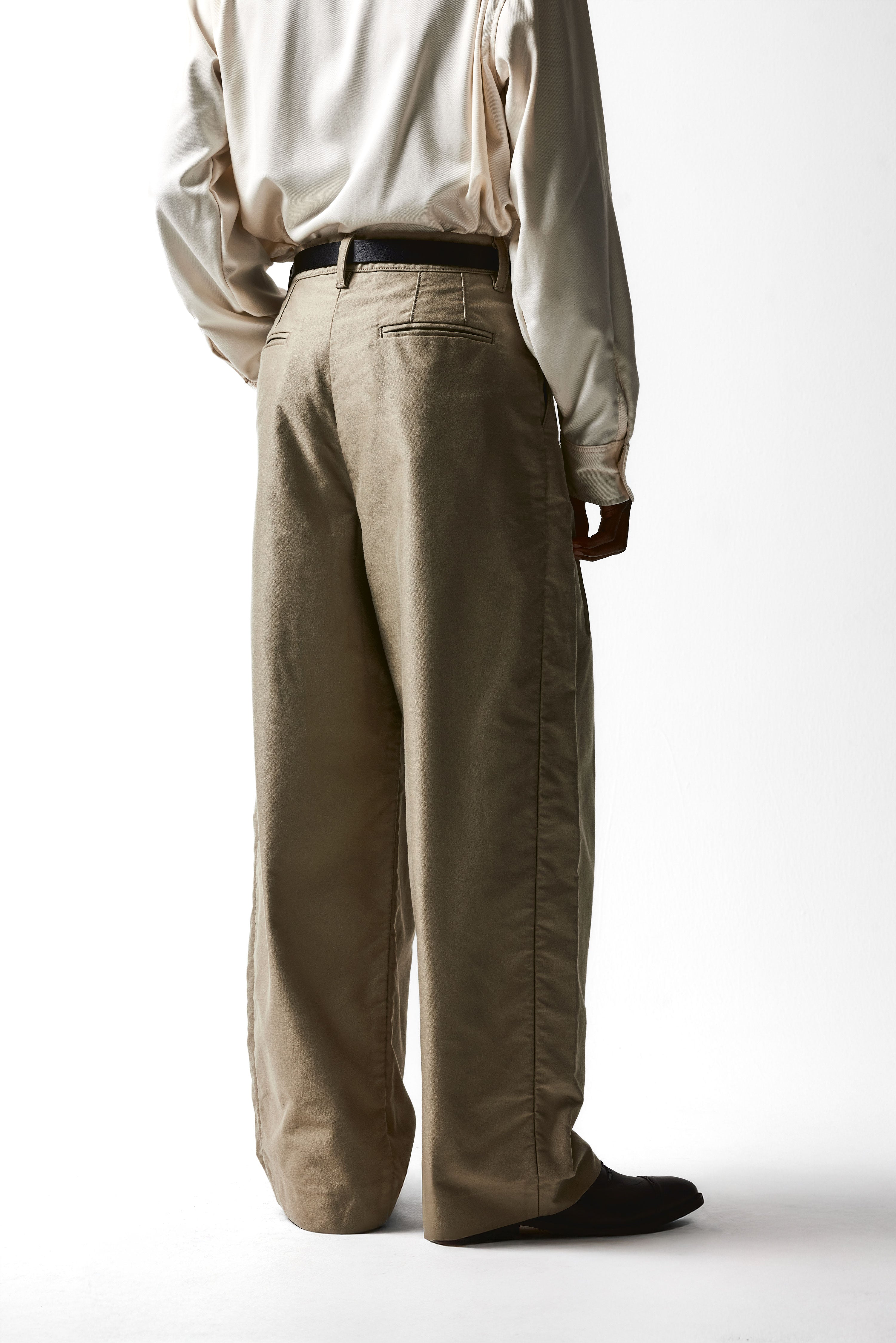 PLEATED CHORE TROUSERS : OFF-CREAM