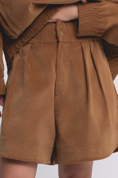 PLEATED TRACK SHORTS : AMBER