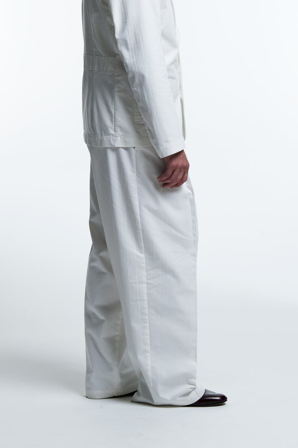 PLEATED CHORE TROUSERS : WHITE COTTON TWILL
