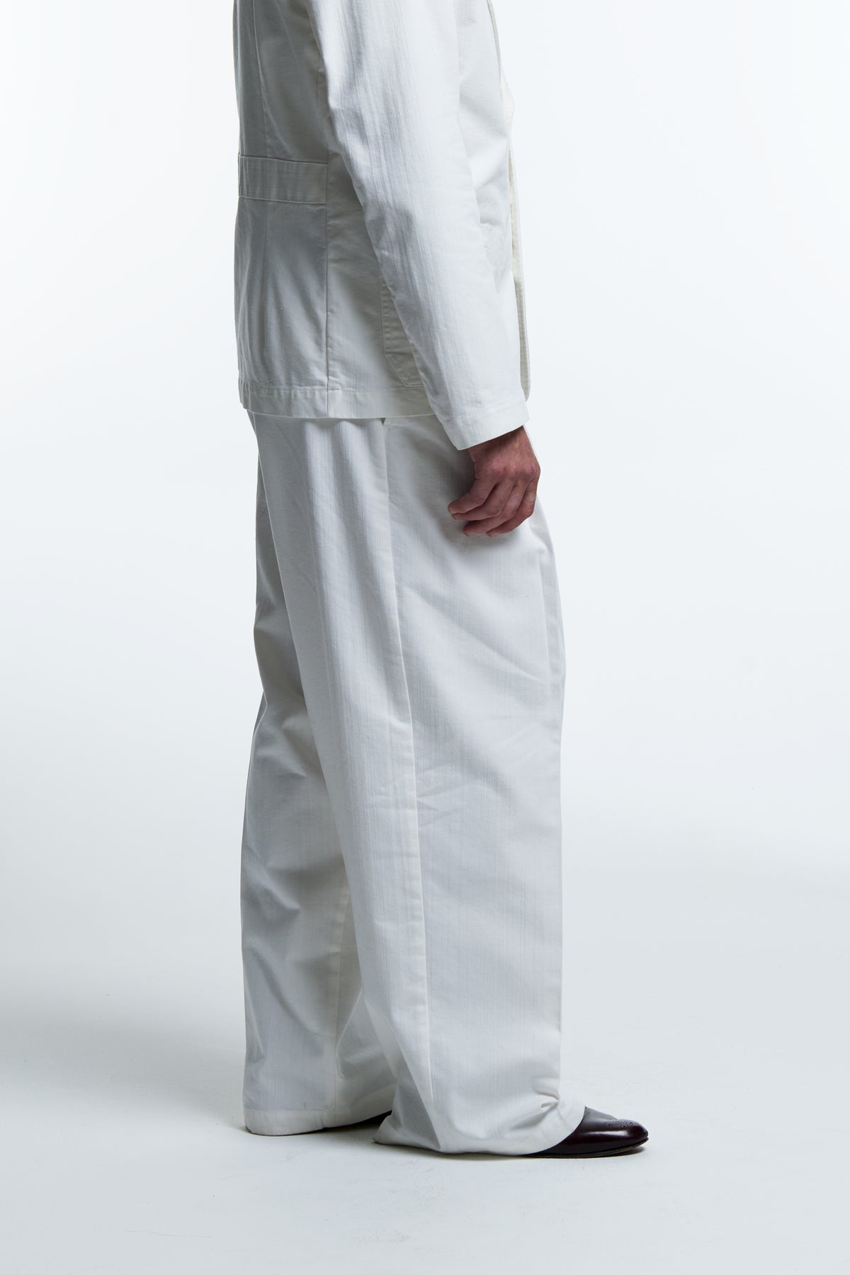 PLEATED CHORE TROUSERS : WHITE COTTON TWILL
