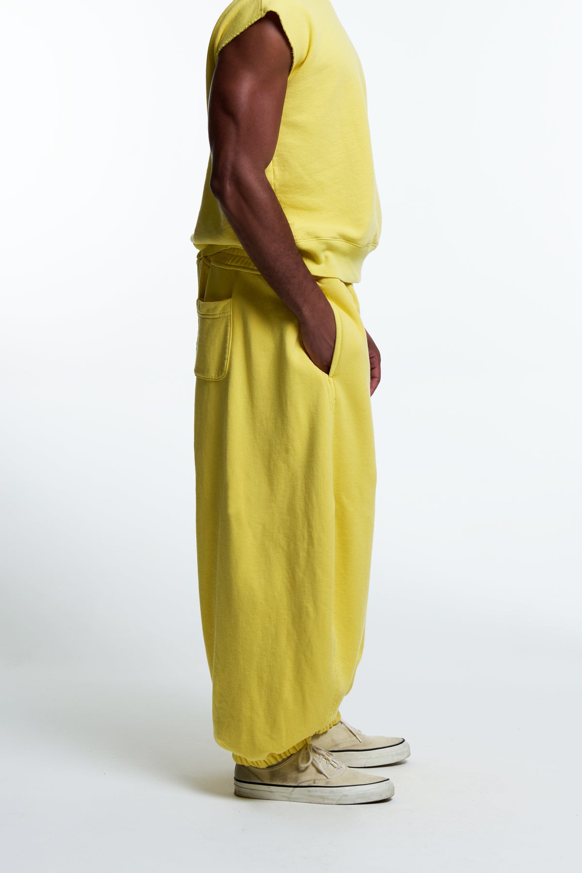 WARPED CLASSIC SWEAT PANT : SF YELLOW