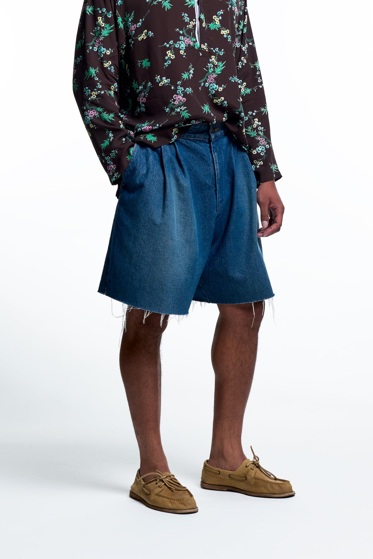 PLEATED CHORE SHORTS : WASHED INDIGO