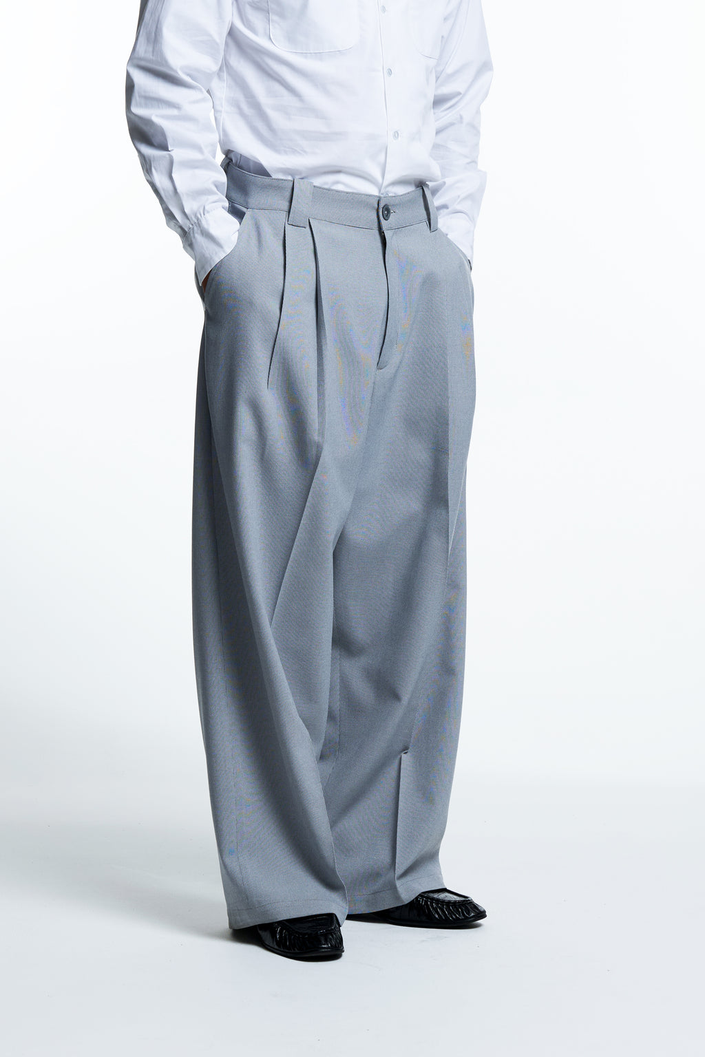 PLEATED CHORE TROUSERS : GRAY SUITING