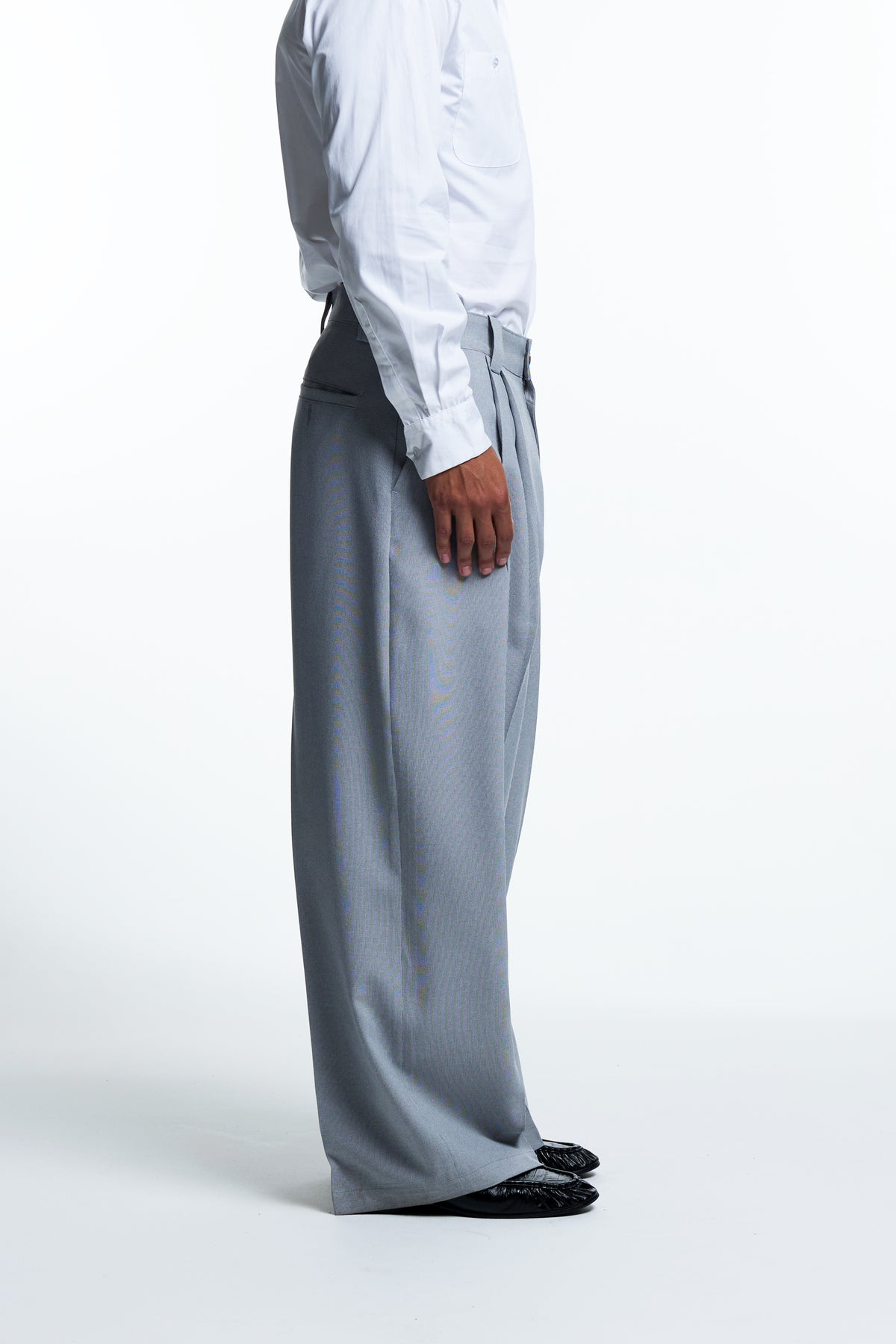 PLEATED CHORE TROUSERS : GRAY SUITING